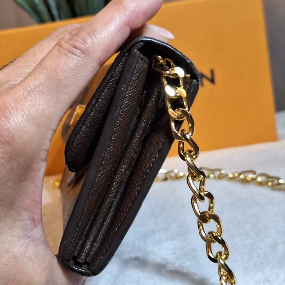 LV Besace Clutch Rosebery - Picture 4 of 16